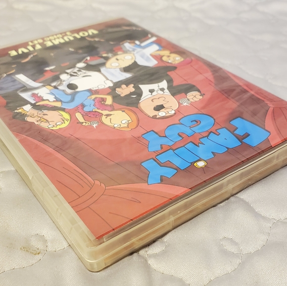 MM1 FAMILY GUY VOLUME FIVE DVD 3 DISC SET WITH 13 EPISODES AND SPECIAL FEATURES - Picture 3 of 4